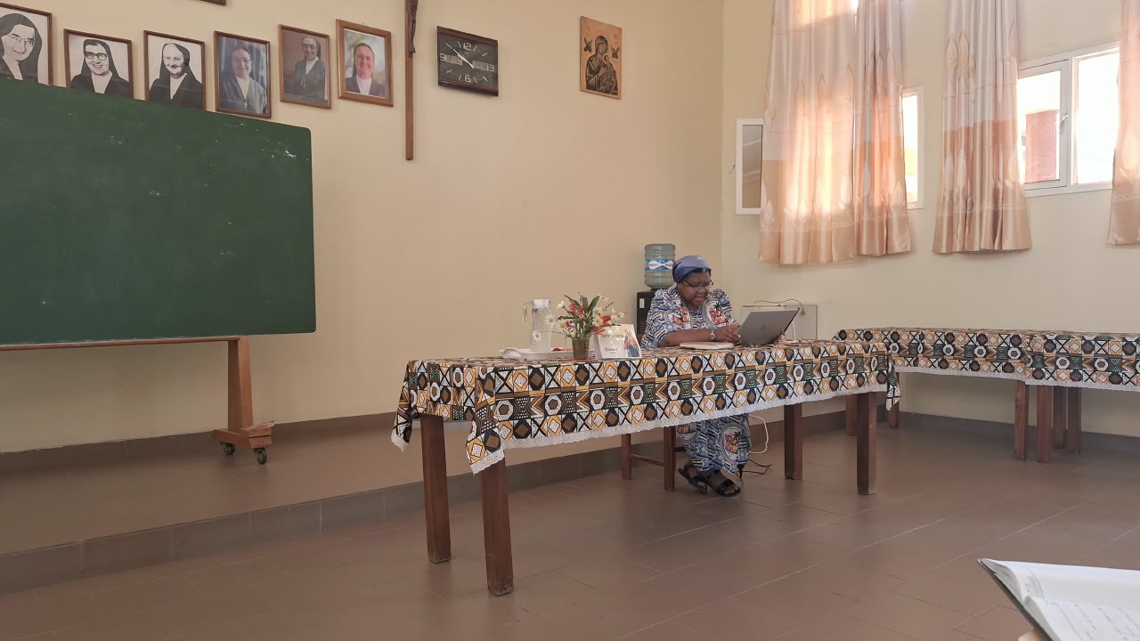 Les Sœurs étudiantes rencontrent sœur Clarisse Ngoie, Provinciale
