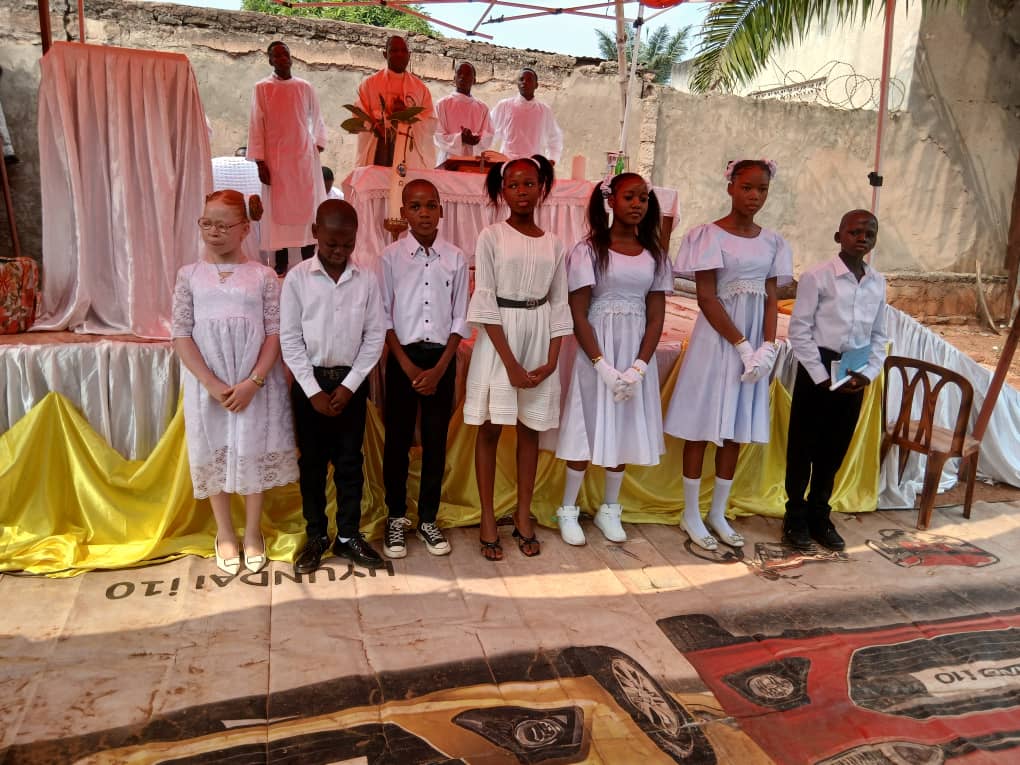 Fin d'année scolaire et sacrements des 7 nouveaux baptisés